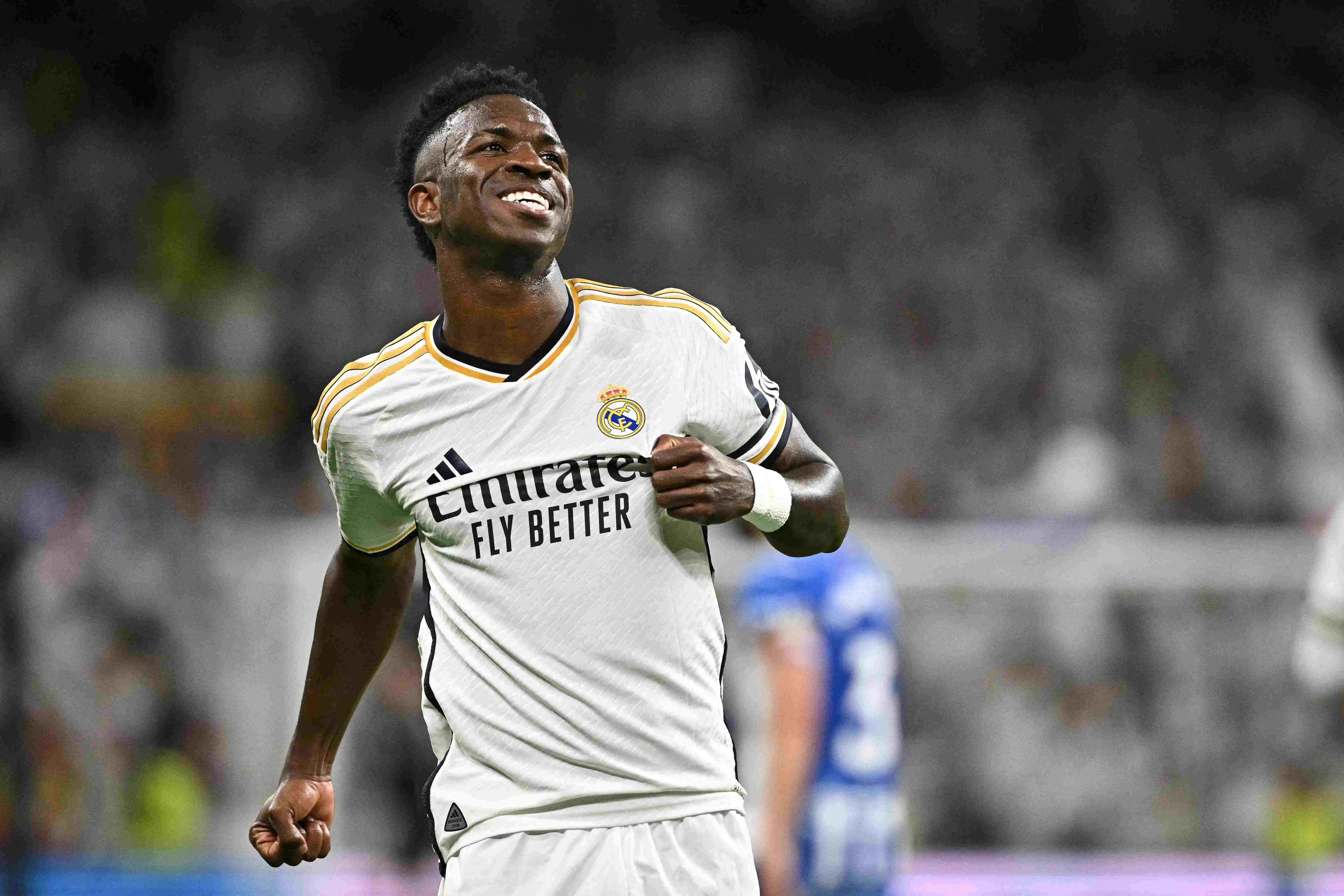 Foto de Vini Jr., jogador do Real Madrid, comemorando gol pelo clube