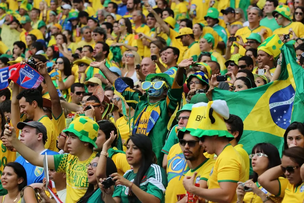 Torcedores na Arena Castelão - Brasil x México 2014