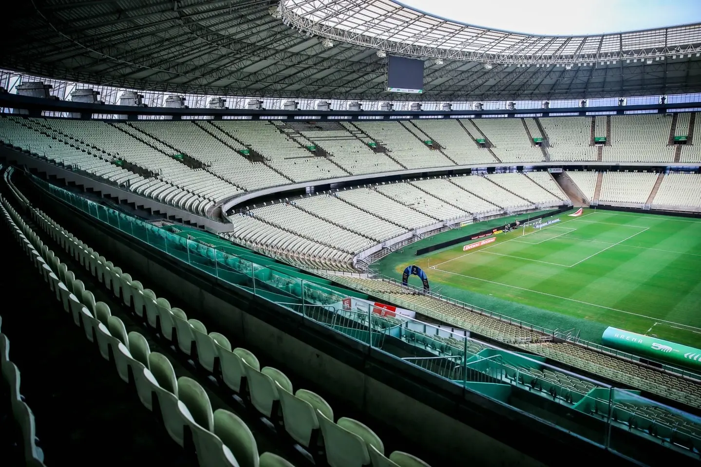 Setor Norte da Arena Castelão tem grandes partes sem cadeiras