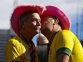 Uso de roupas com verde e amarelo foi estimulado na 28ª Parada do Orgulho LGBT+ de São Paulo neste fim de semana