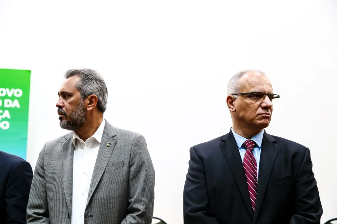 O novo secretário, Roberto Sá, tomou posse nesta segunda-feira (3)