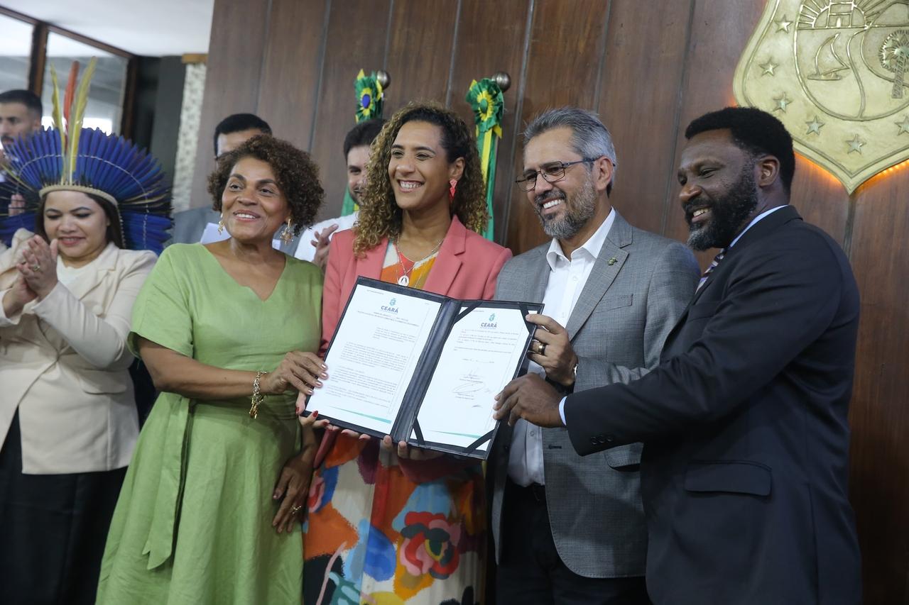 Evento no Palácio da Abolição oficializou protocolo de adesão do CE ao Plano Juventude Negra Viva