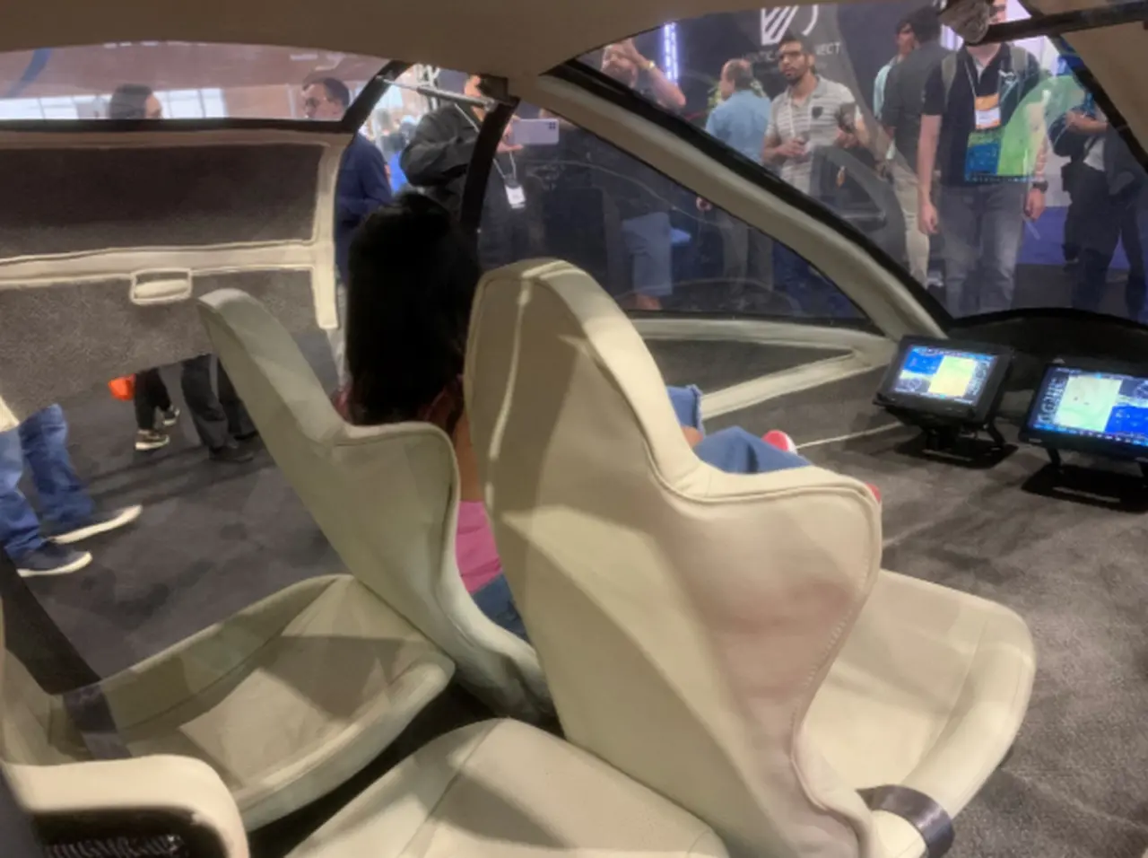 Interior do Genesis X-1