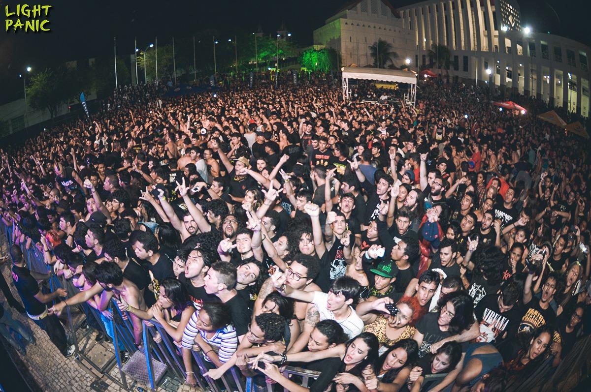 Público do Ponto.CE em 2014, na Praça Verde