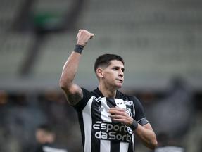 Facundo Barceló comemora gol pelo Ceará contra o Coritiba, pela 8ª rodada da Série B