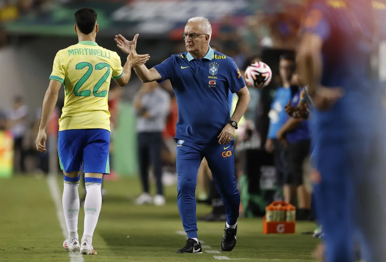 Imagem da notícia: Dorival Junior elogia maturidade da Seleção Brasileira em vitória contra o México