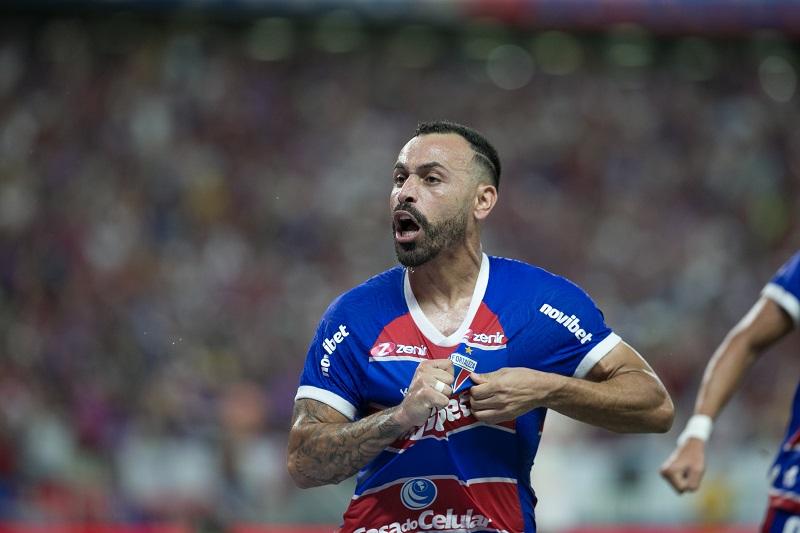 imagem mostra jogador de futebol