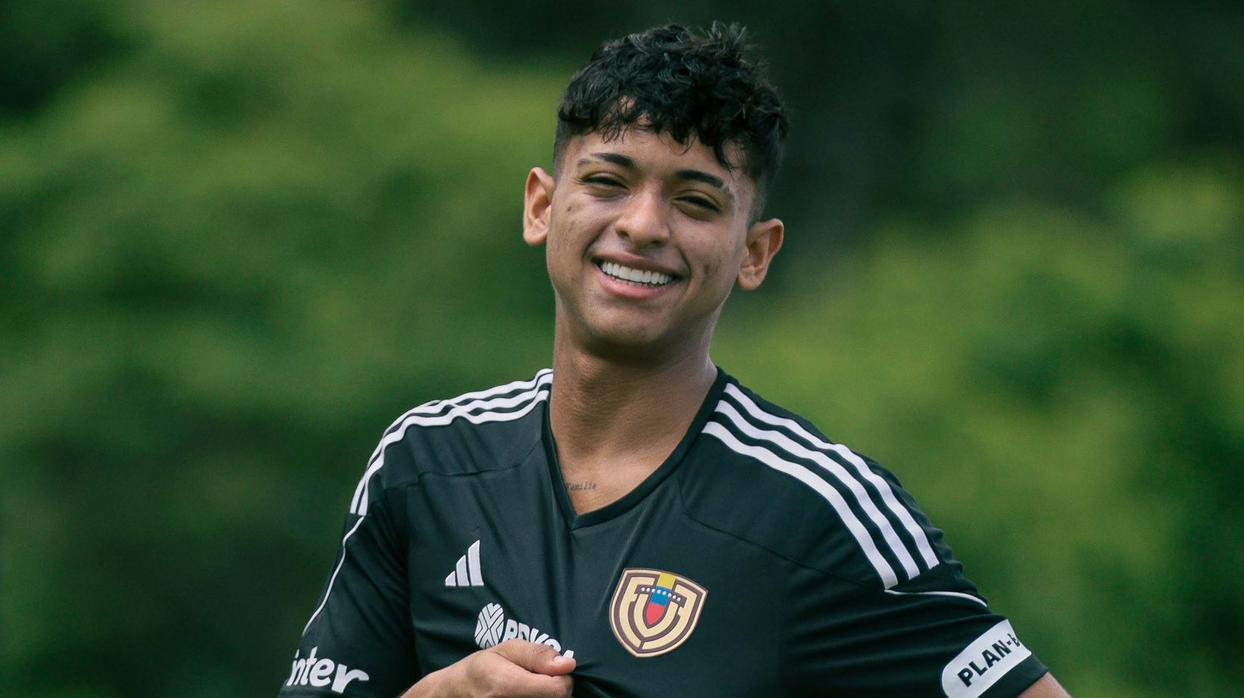 Kervin Andrade durante treino da Venezuela