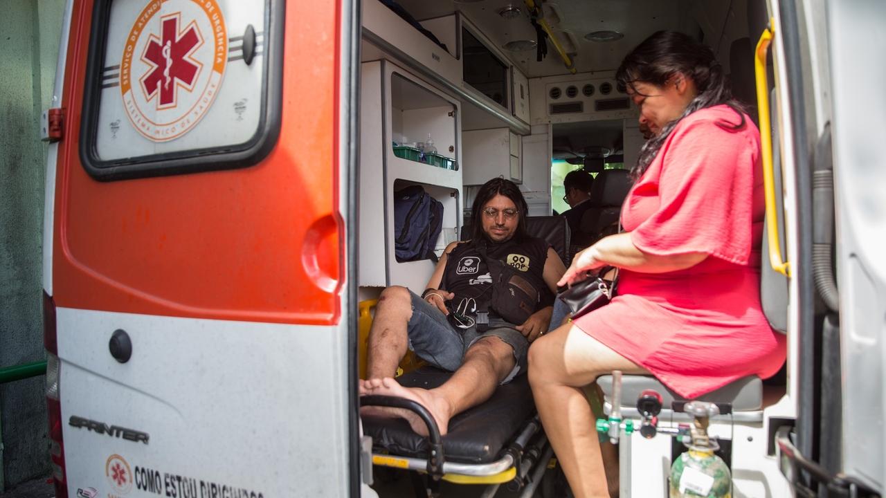 Hospitais públicos de Fortaleza têm pacientes em corredores, acompanhantes  dormindo no chão e falta de medicamentos - Ceará - Diário do Nordeste