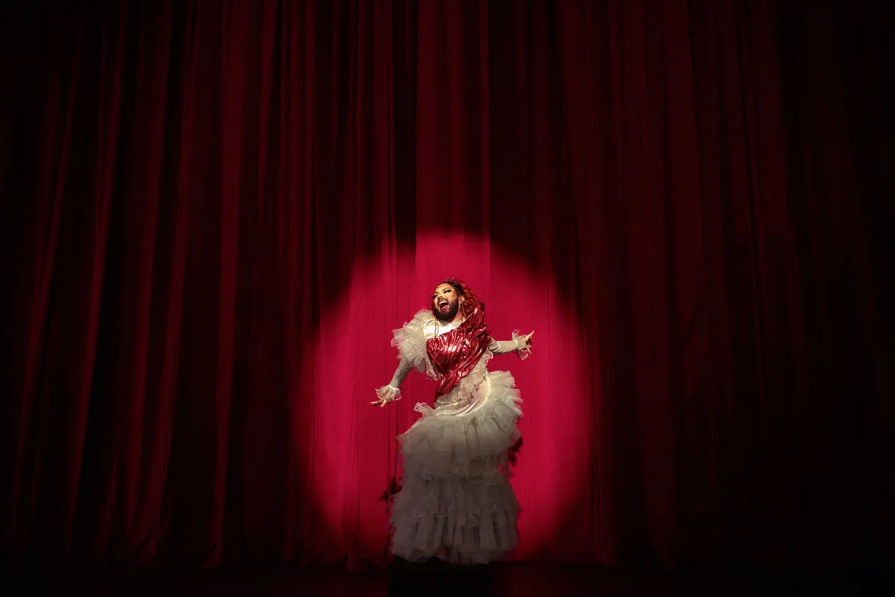 Álbum é resultado de mais de uma década de trajetória cênica-musical e da parceria com artistas cearenses