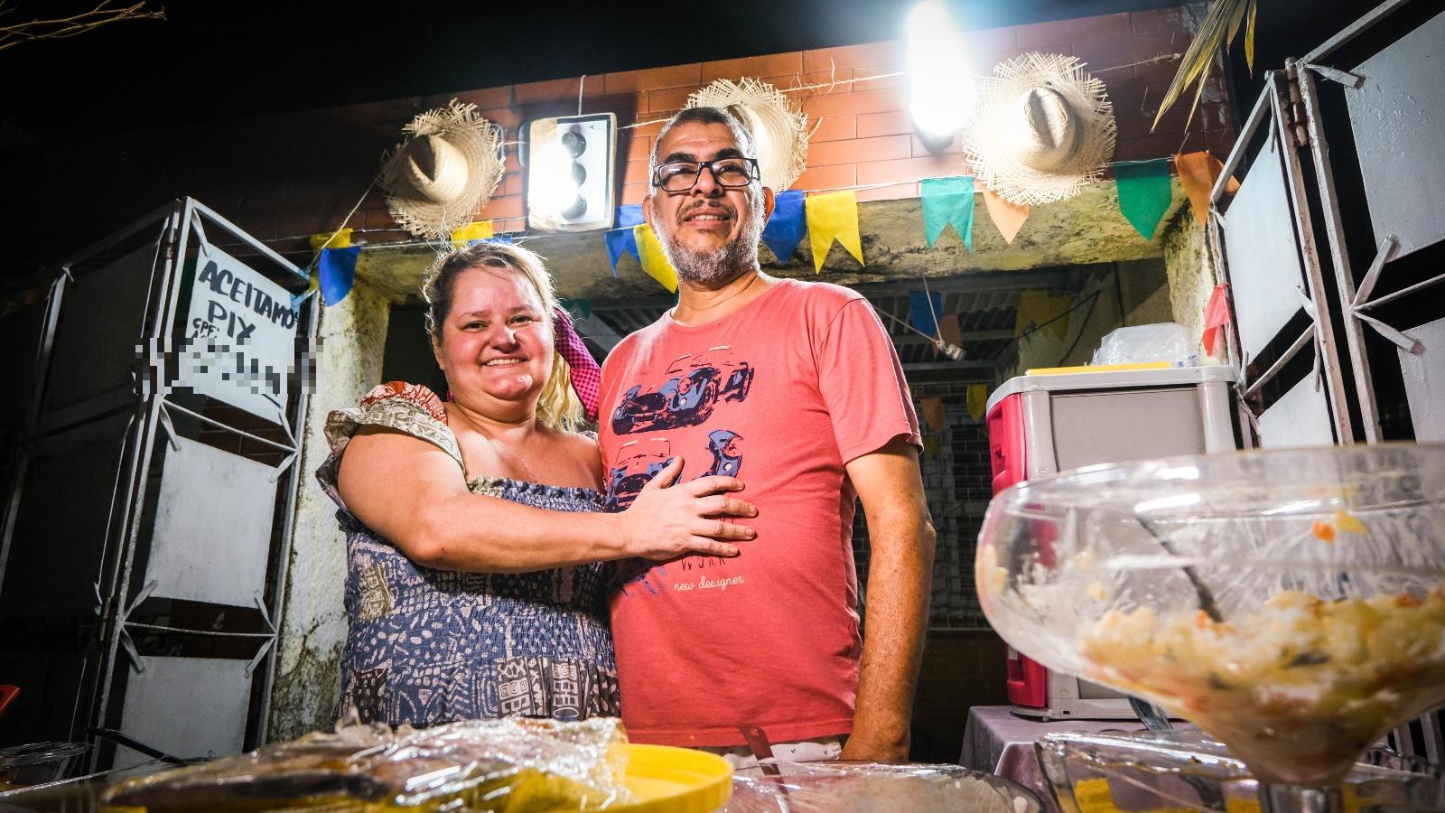 Casal amazonense que vende pratinho