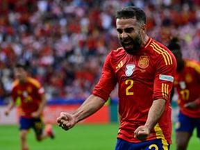 Carvajal comemora vitória da Espanha na estreia da Euro