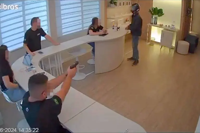 Empresário atira em assaltante