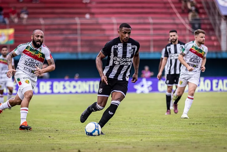 O Ceará perdeu para o Brusque fora de casa pela Série B em uma atuação abaixo da esperada