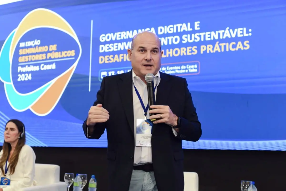 Roberto Cláudio no seminário prefeitos 2024