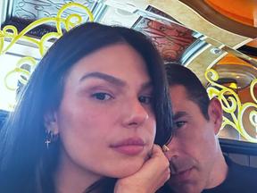 A atriz Isis Valverde posta vídeo com o noivo e encerra boatos de término