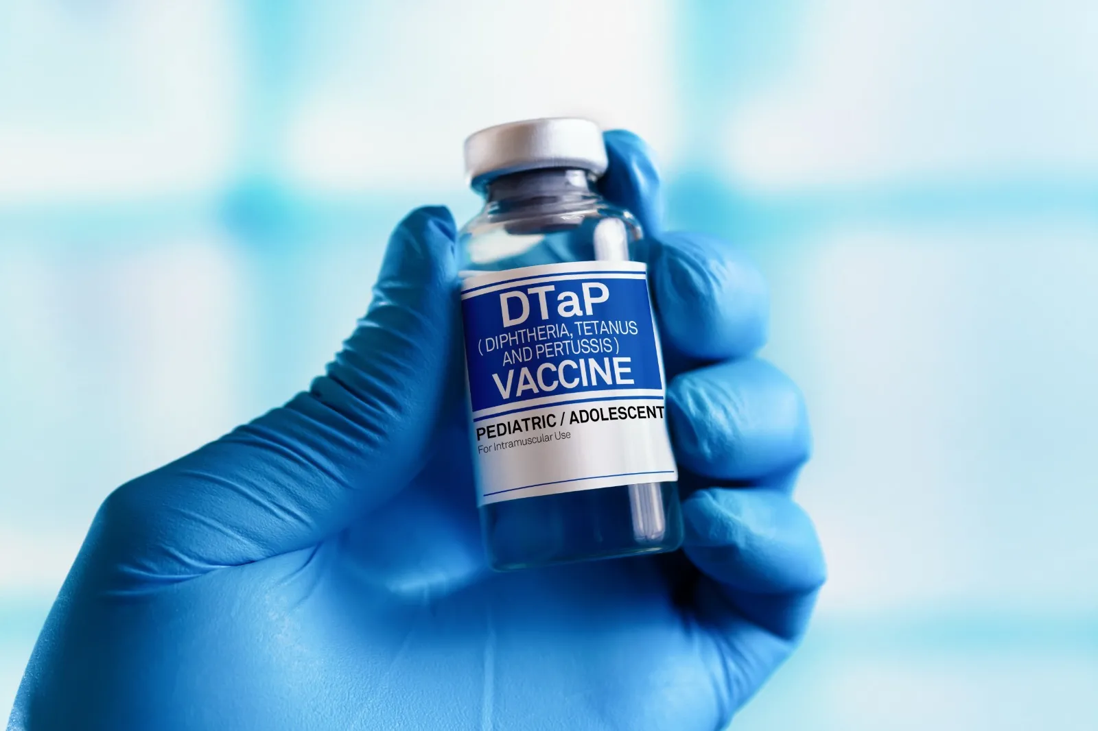 A vacina está disponível na SUS para crianças, gestantes e profissionais de saúde