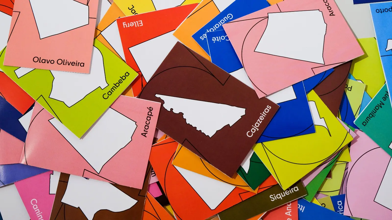 Visitantes podem levar mapas de seus bairros para casa; versão online pode ser baixada no site do projeto