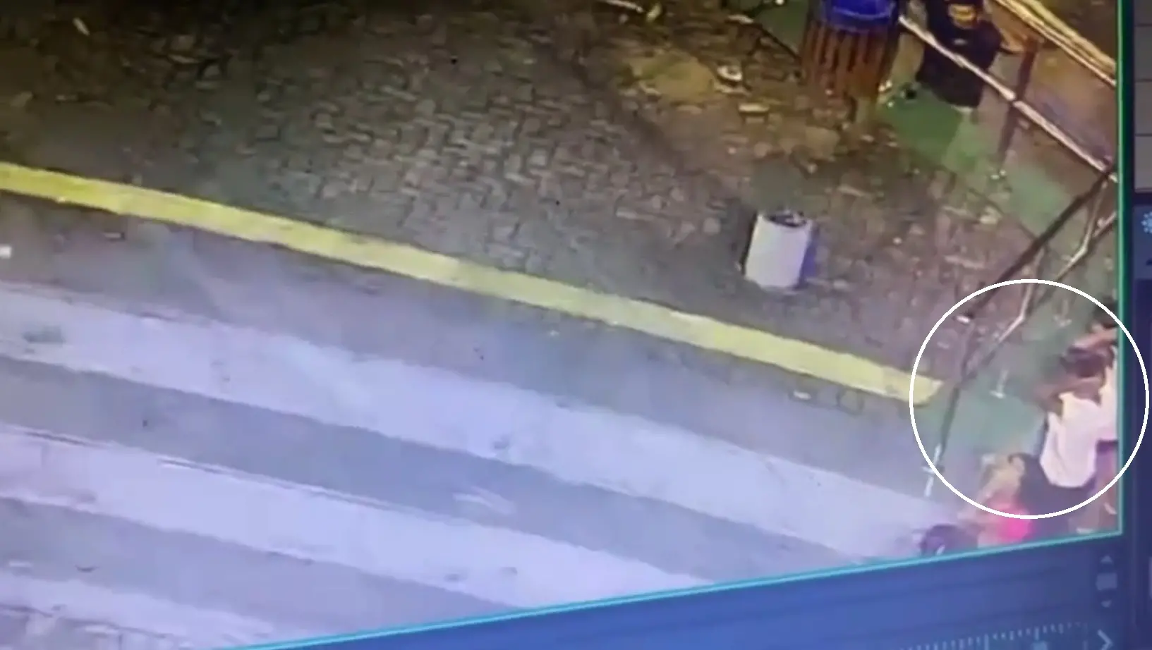 Câmera de vigilância registrou momento em que homens foram enfileirados e mortos em praça