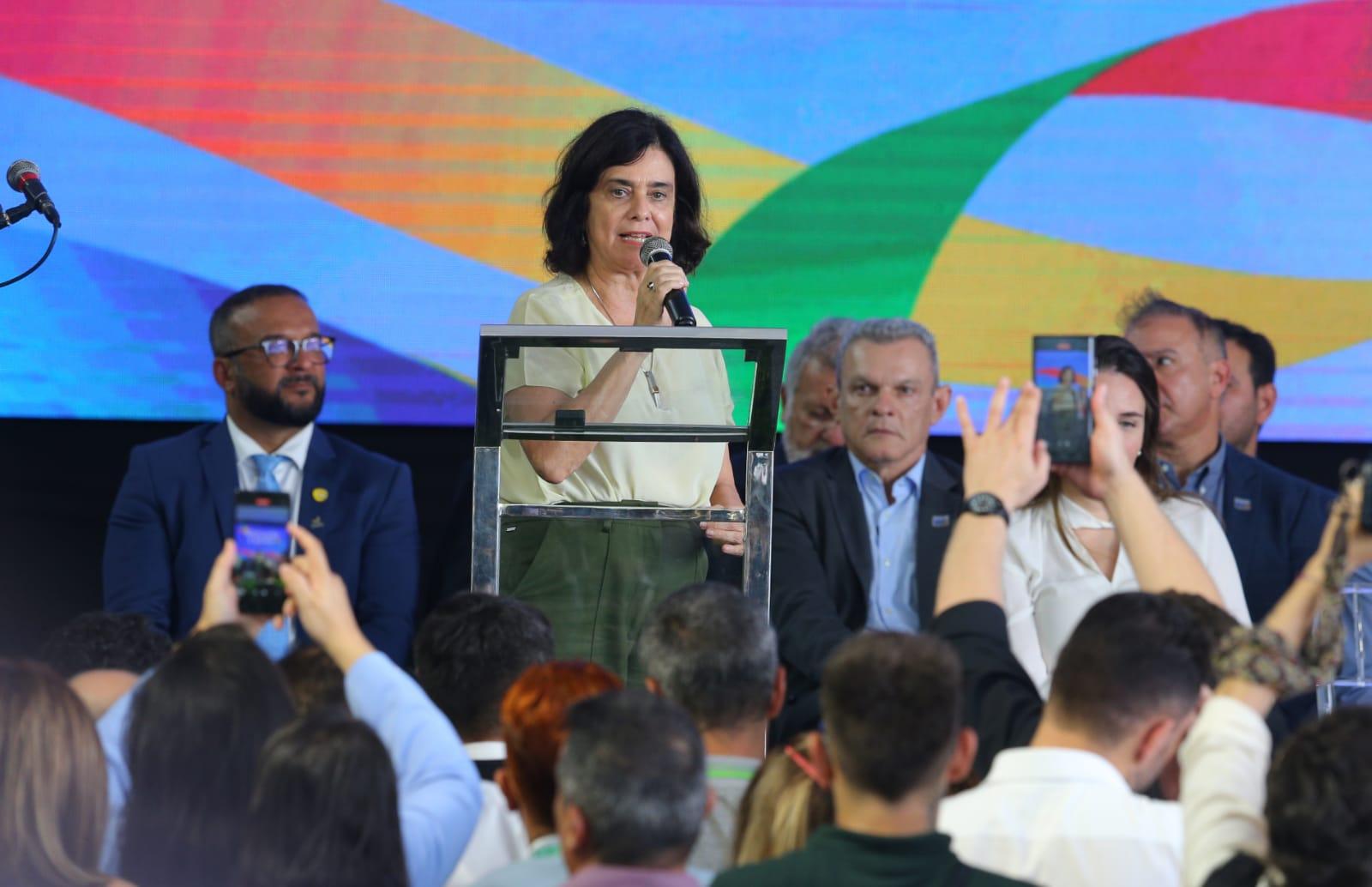 Nísia Trindade, ministra da Saúde, em evento no Ceará