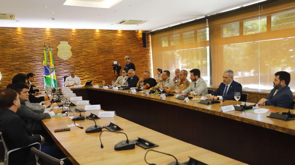 Foto da reunião do comitê de segurança no palácio da abolição