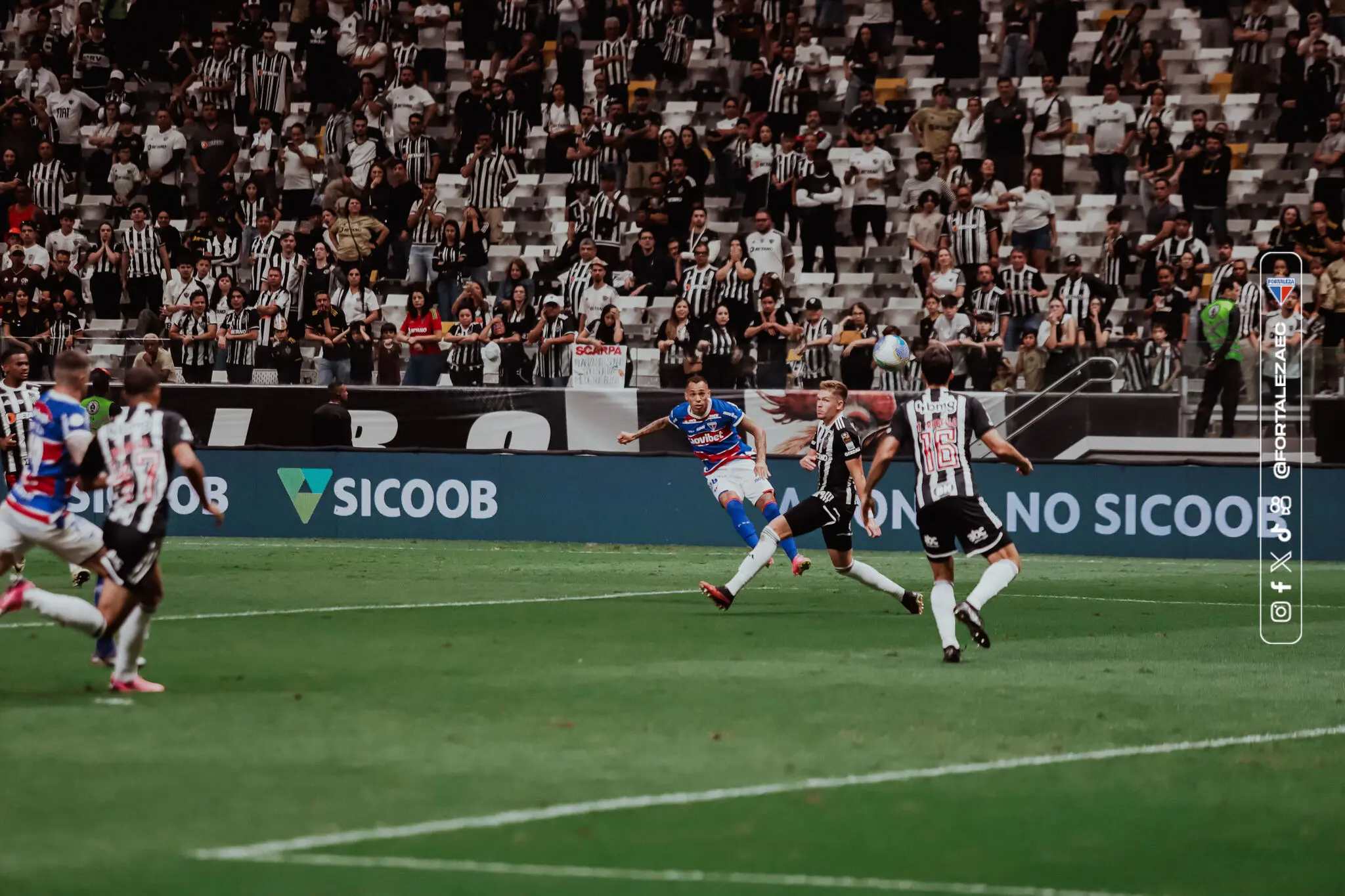 Breno Lopes marcou golaço para o Fortaleza no jogo