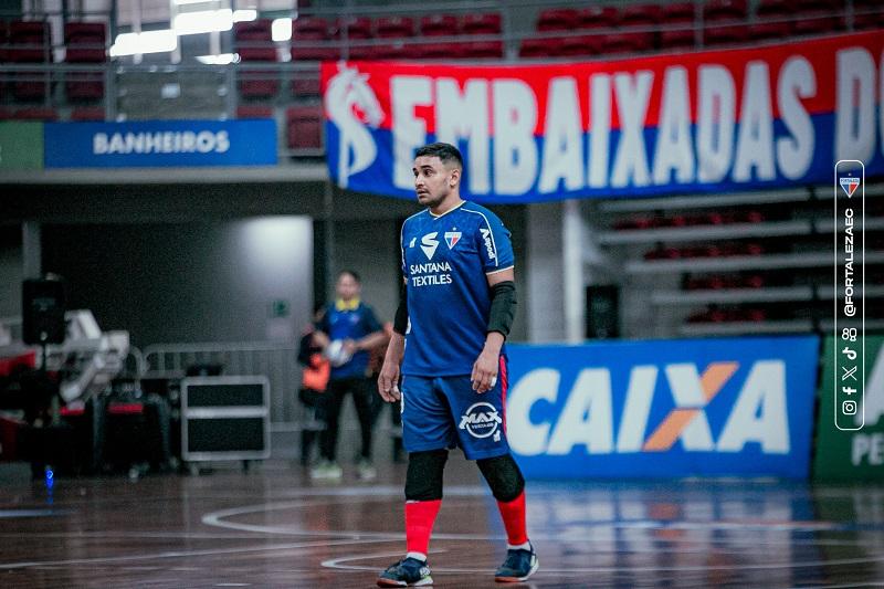 imagem mostra treinador