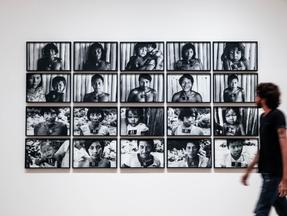 Pinacoteca reúne mais de 200 obras da fotógrafa Claudia Andujar em exposição que fica em cartaz até dezembro