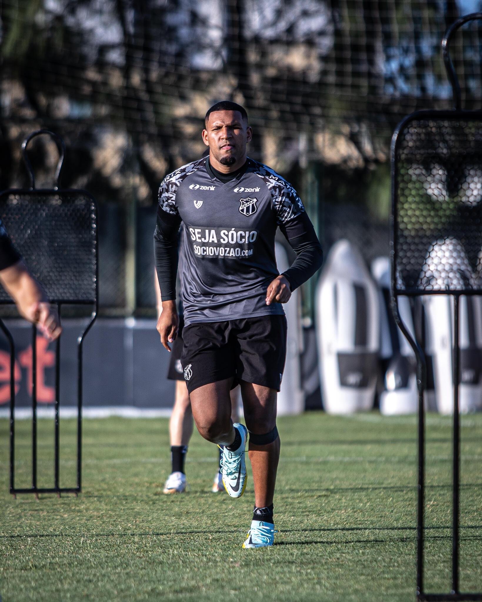 Matheus Felipe durante treino do Ceará