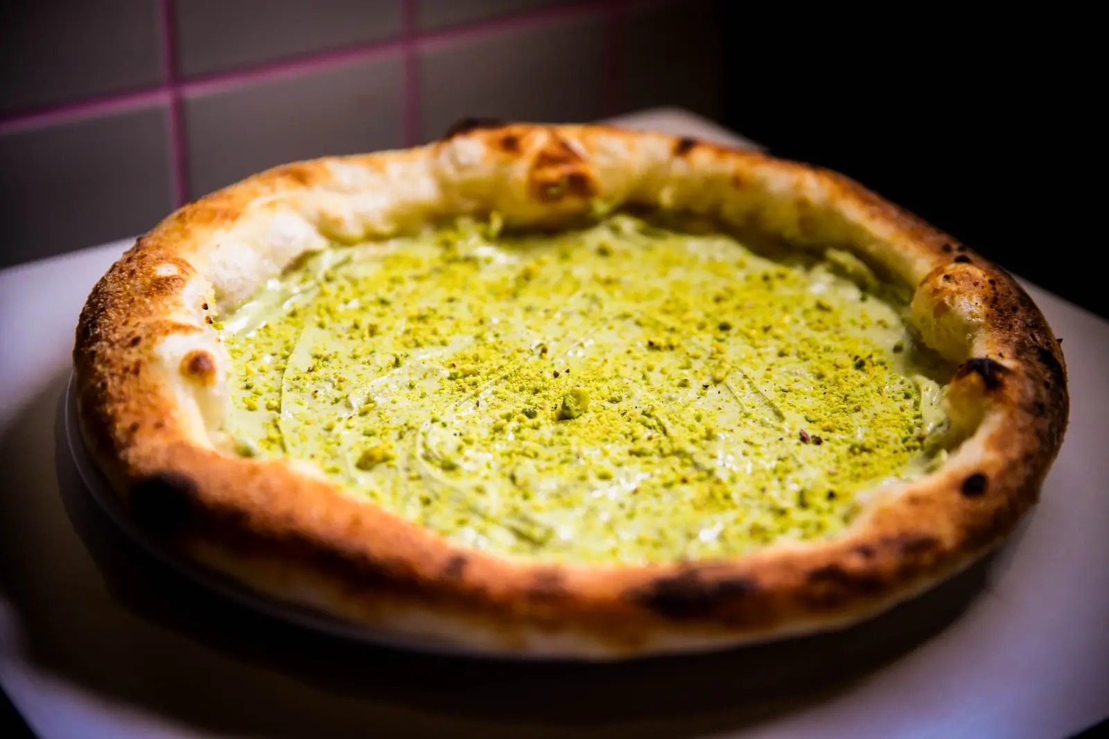 Pizza de chocolate branco com creme de pistache é sucesso na UP! Forneria