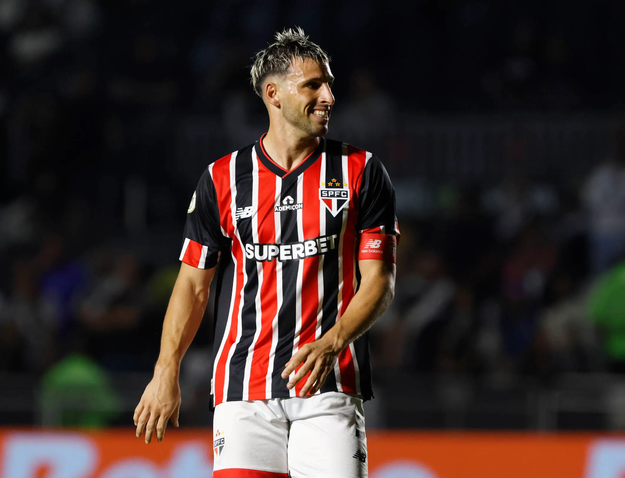 Imagem do atacante argentino Jonathan Calleri