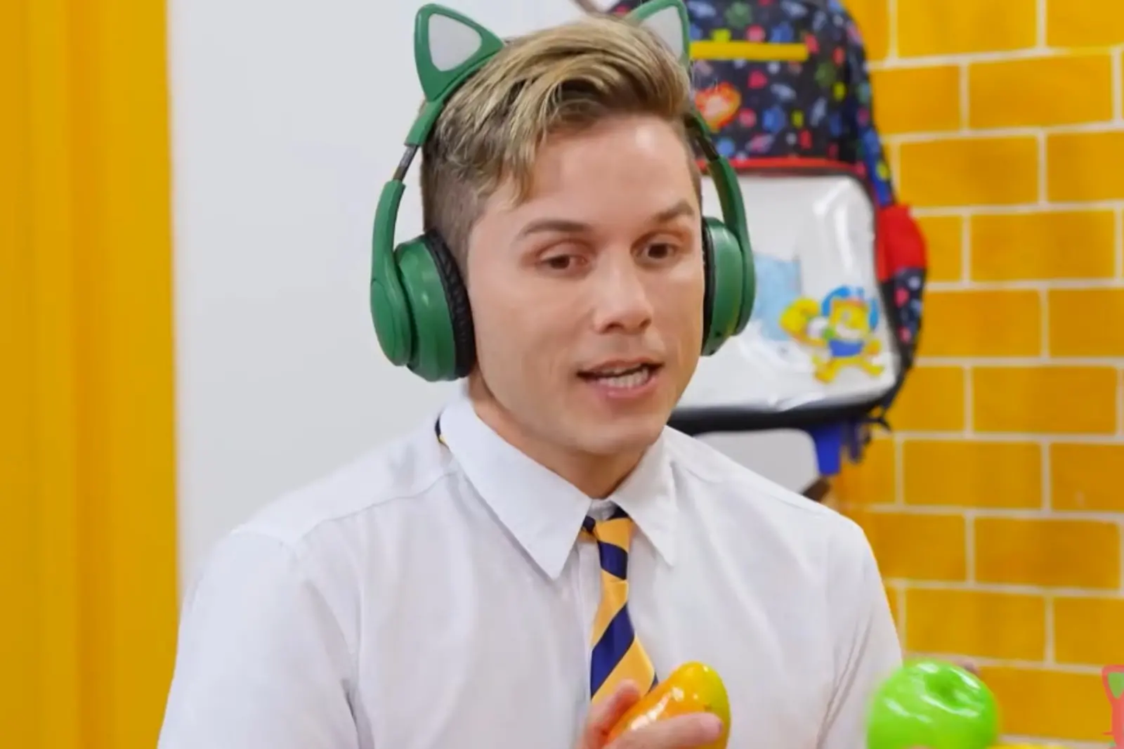 gato galactico durante video no youtube