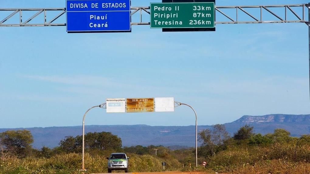 Estrada na divisa entre Ceará e Piauí