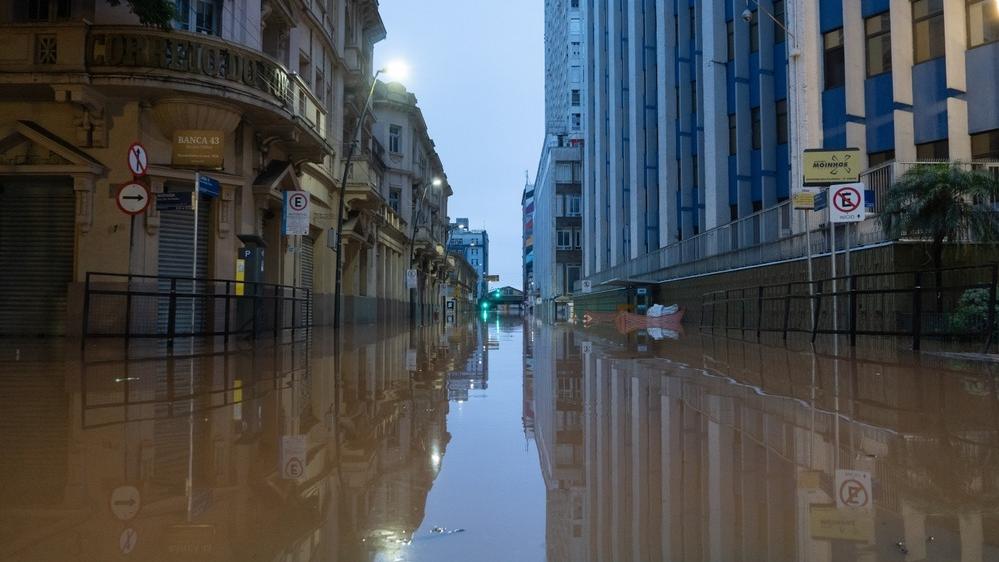 Porto Alegre em maio de 2024, durante as enchentes que assolavam o Rio Grande do Sul