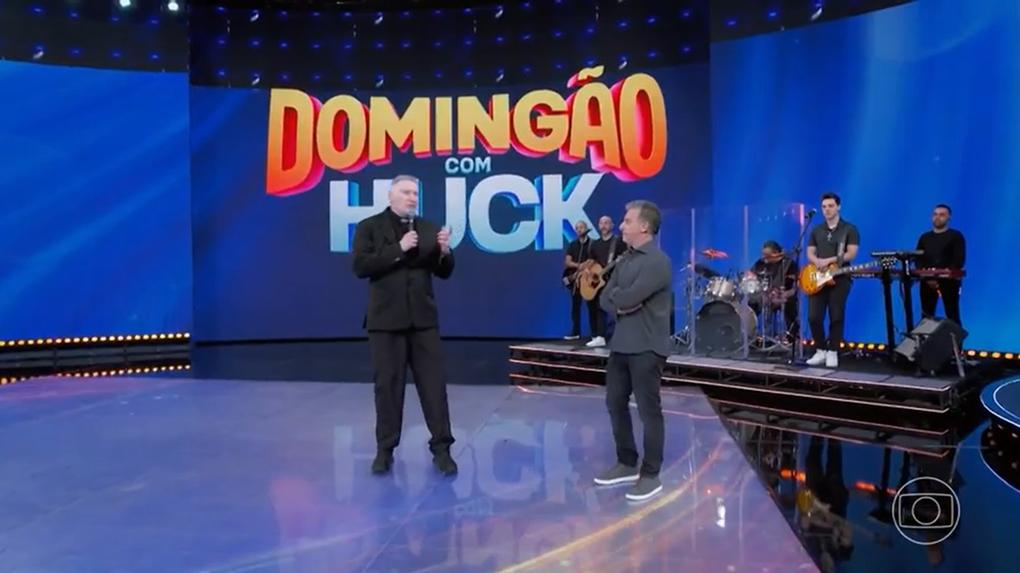 Padre Marcelo Rossi, Luciano Huck e a banda do programa Domingão com Huck