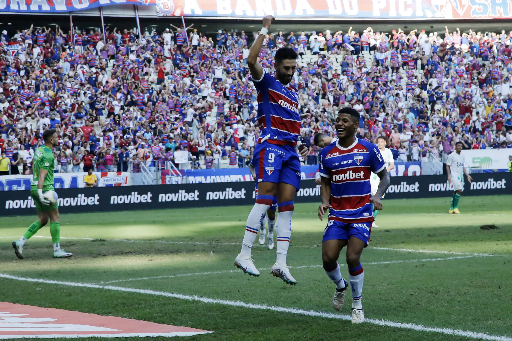 Lucero comemora gol marcado pelo Fortaleza na vitória sobre o Juventude