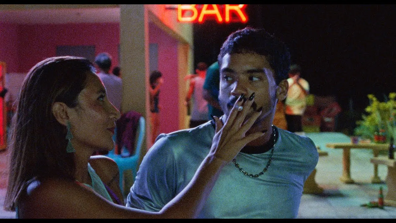 Cineasta Karim Aïnouz define o filme como um thriller erótico que é, antes de tudo, uma história de amor
