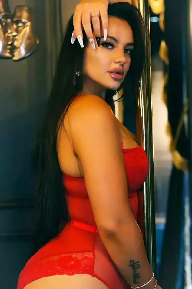 Carcereira / Linda de Sousa Abreu