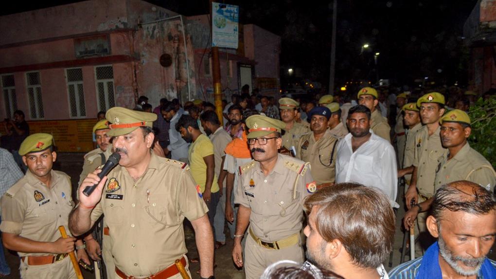 Tumulto em cerimônia na Índia deixa mais de 100 mortos