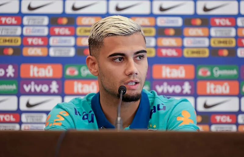 Andreas Pereira concedeu entrevista coletiva e falou contra o confronto contra o Uruguai