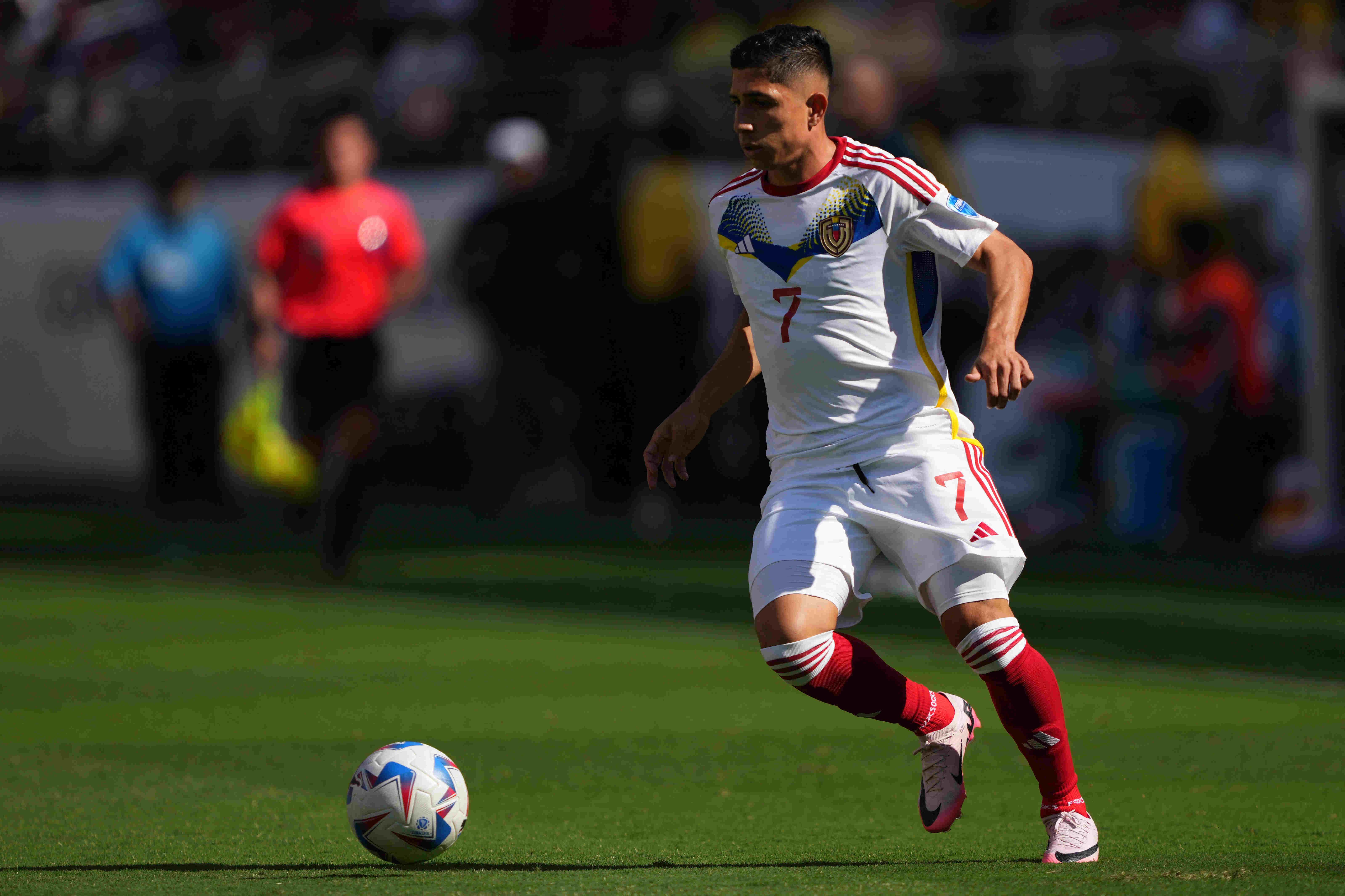 Imagem do atacante da venezuela Jefferson Savarino