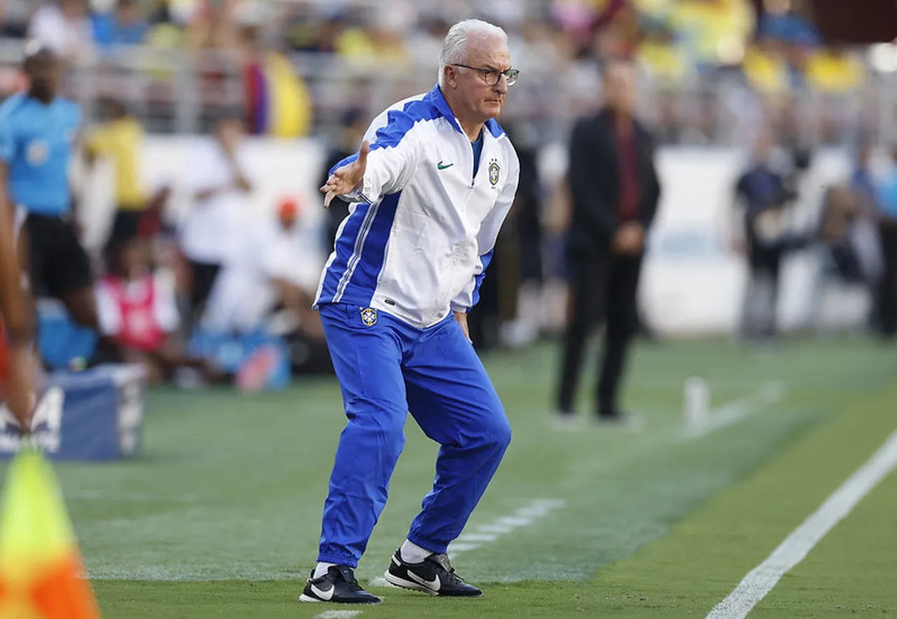 Dorival Júnior está sendo criticado pelo desempenho da Seleção Brasileira na Copa América