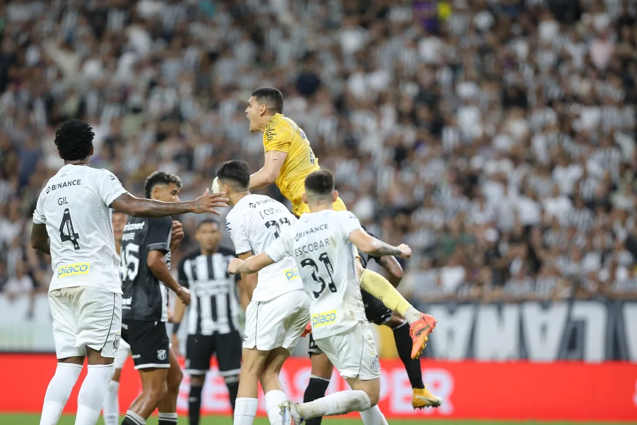 O Ceará ficou com um jogador a mais desde os 17 do 2º tempo, mas não conseguiu reagir no jogo