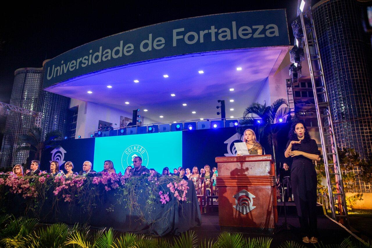 Colação de grau unifor