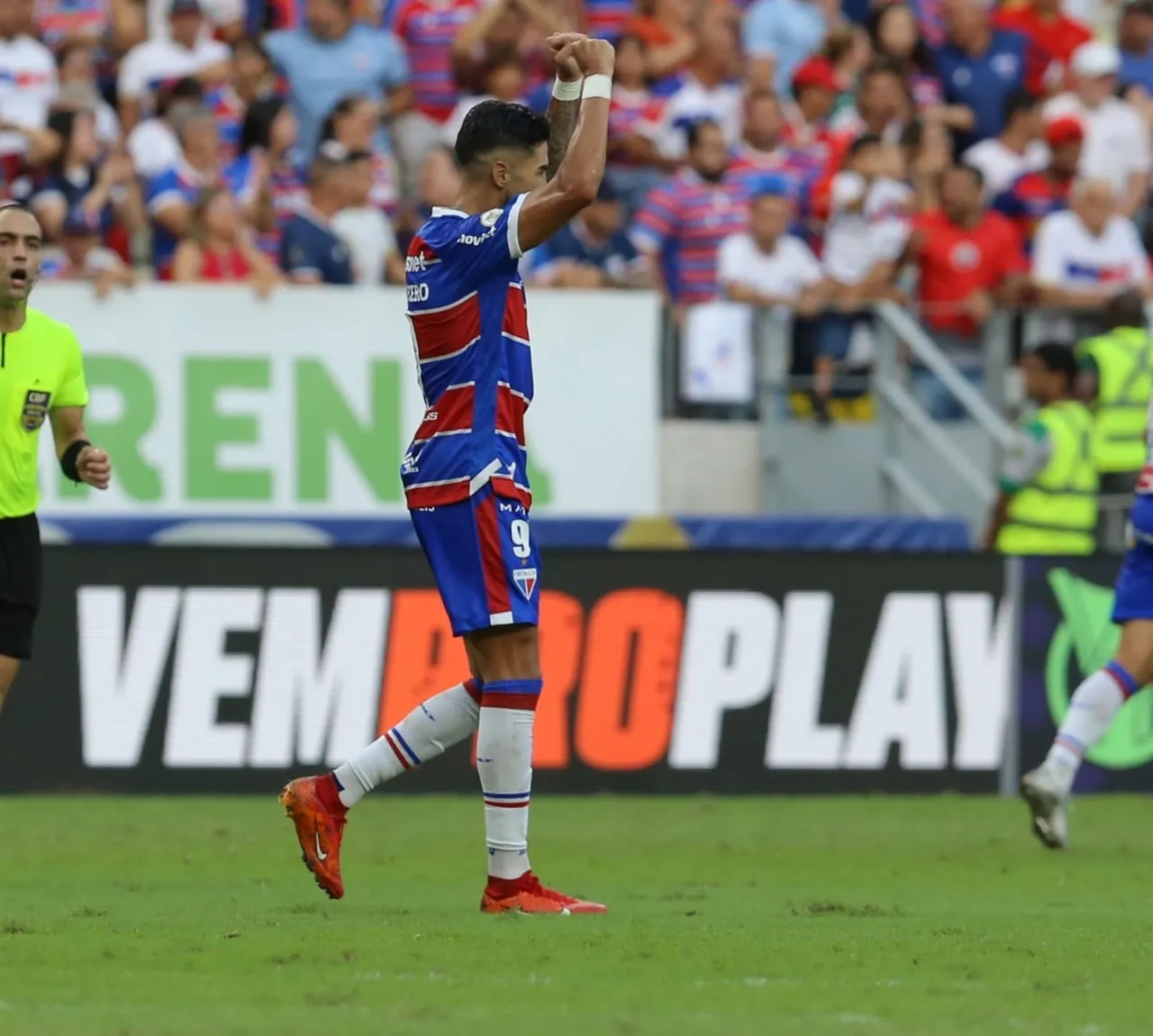 Lucero decidiu o jogo com gol no começo do 2º tempo