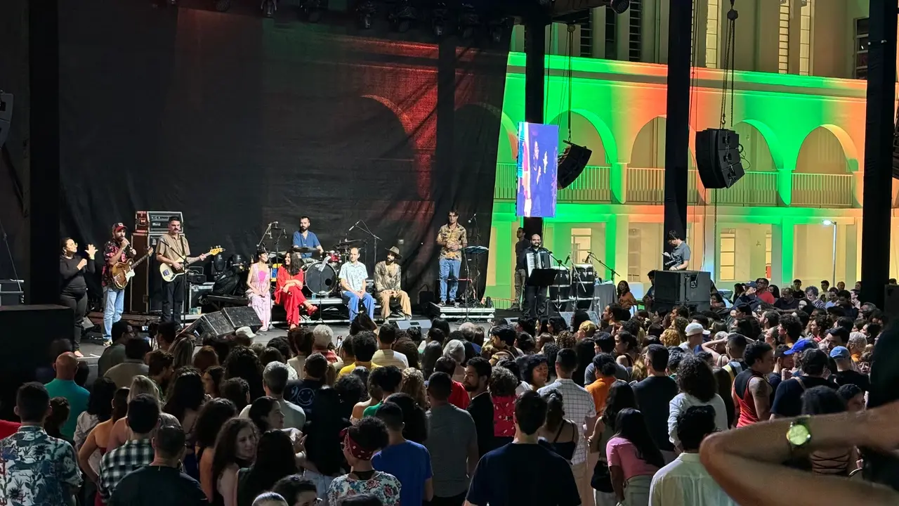 Bem Gil, Moreno Veloso, Mãeana, Guigga e Luíza Britto fizeram show com as composições do novo 'doutor honoris causa' da URCA