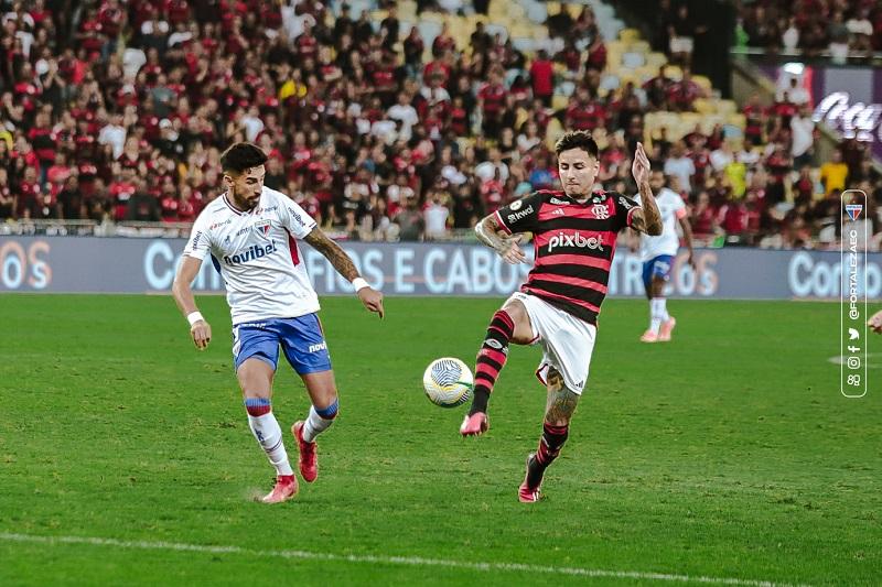 imagem mostra jogadores de futebol