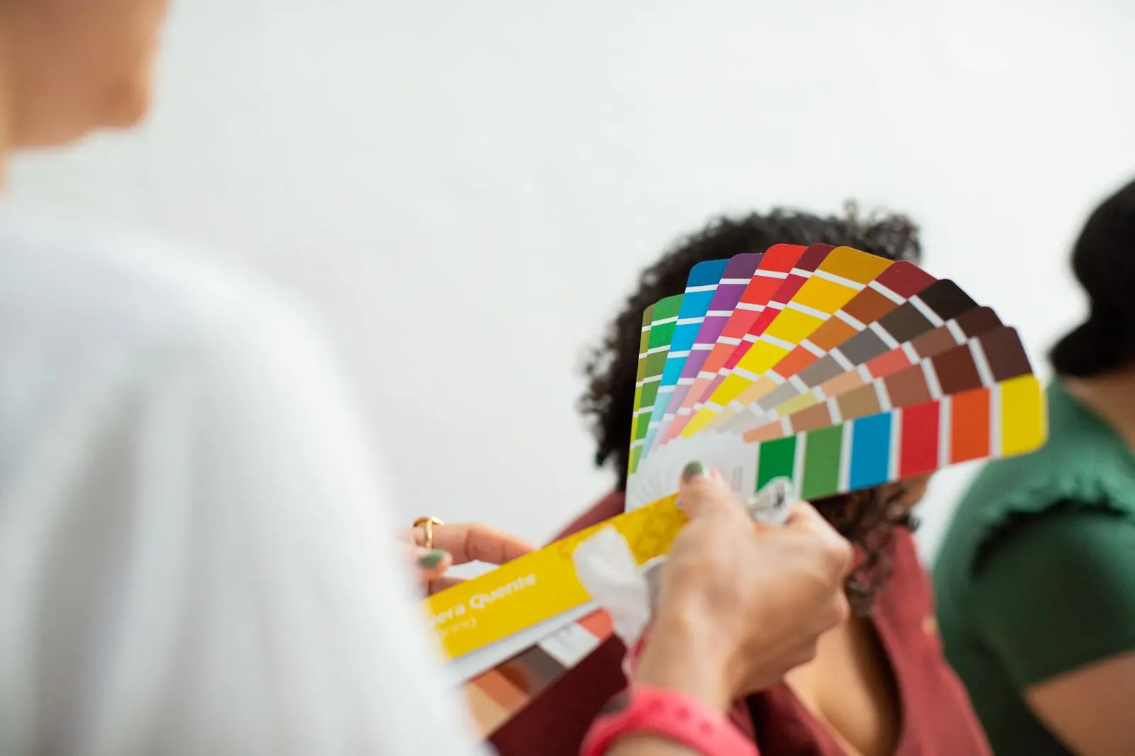 A cor é um dos elementos na construção do nosso estilo e imagem pessoal