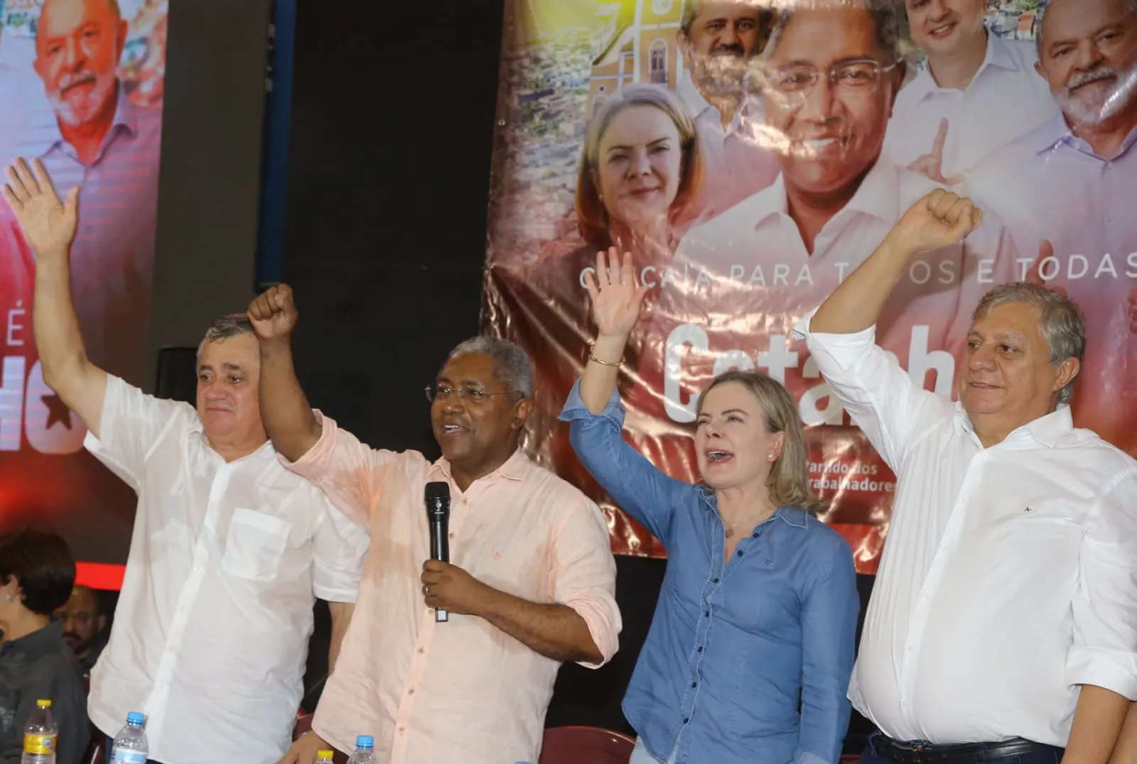 Em Caucaia, Gleisi disse que Catanho poderia contar com o apoio da Executiva Nacional
