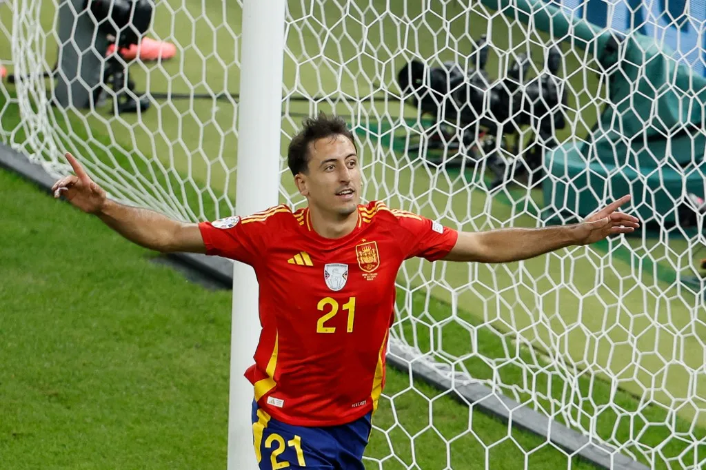 Oyarzabal marcou o gol do título da Espanha
